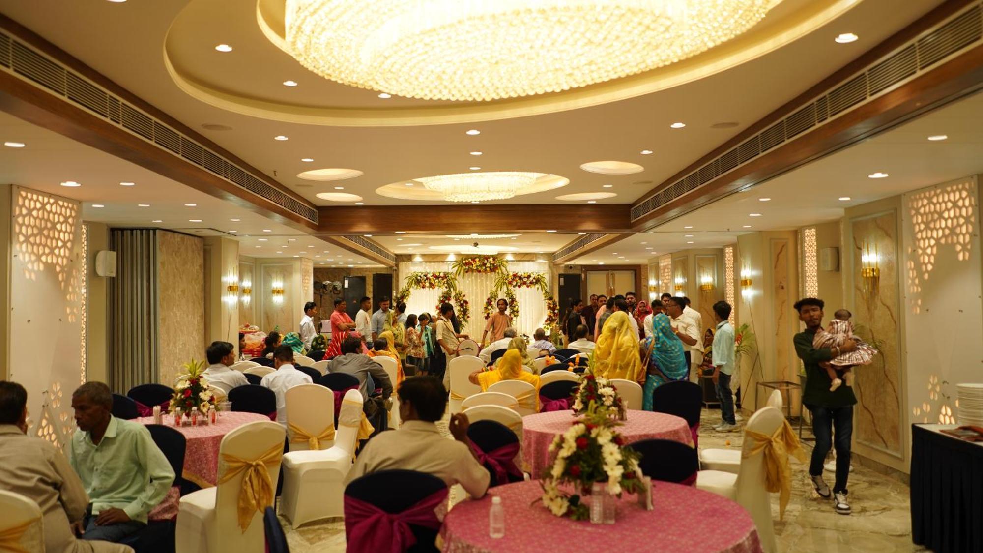 Alīgarh Hotel Silver Pearl מראה חיצוני תמונה