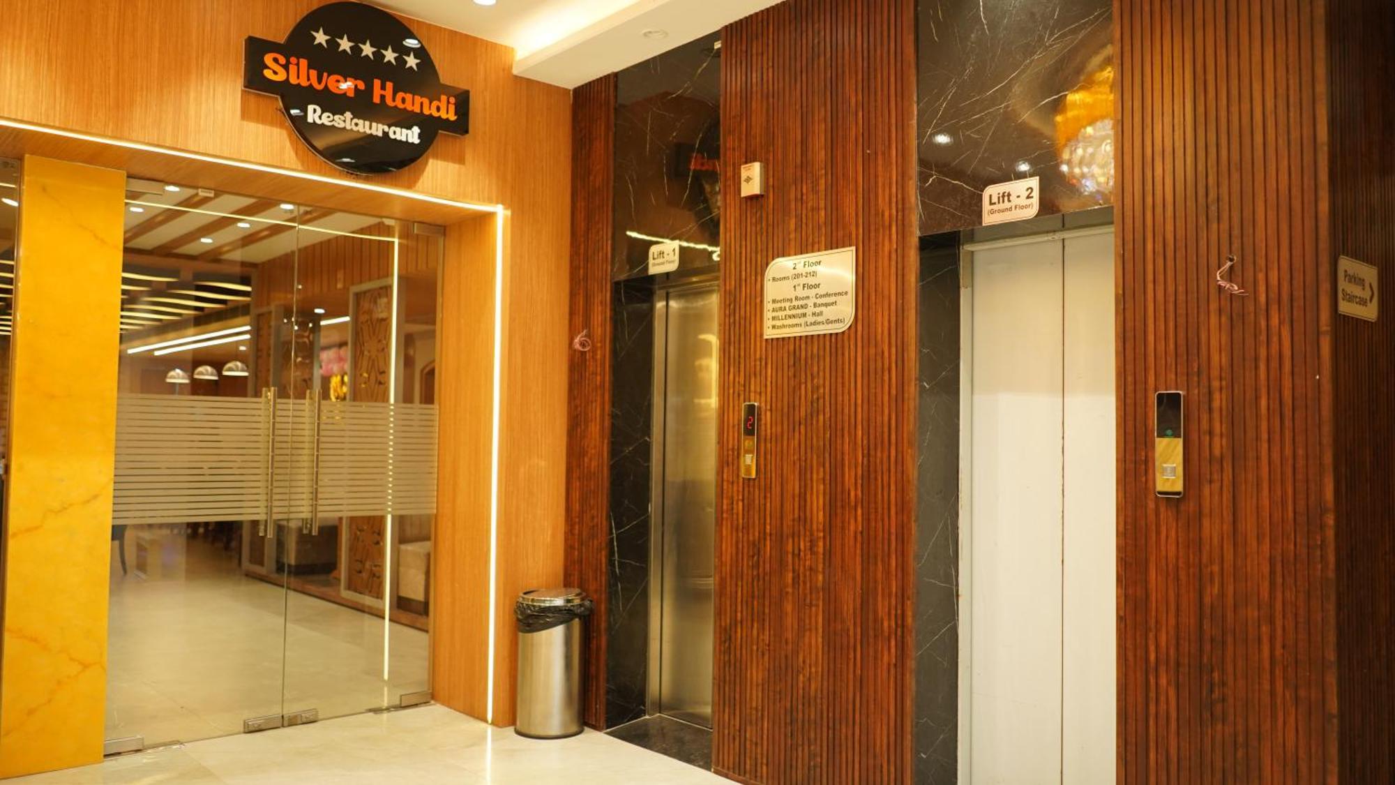 Alīgarh Hotel Silver Pearl מראה חיצוני תמונה