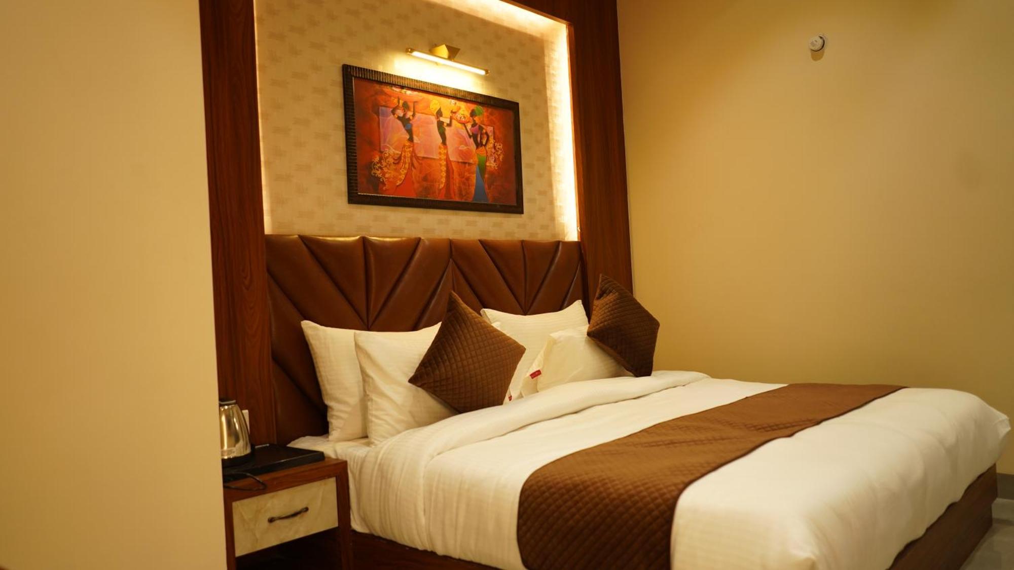 Alīgarh Hotel Silver Pearl מראה חיצוני תמונה