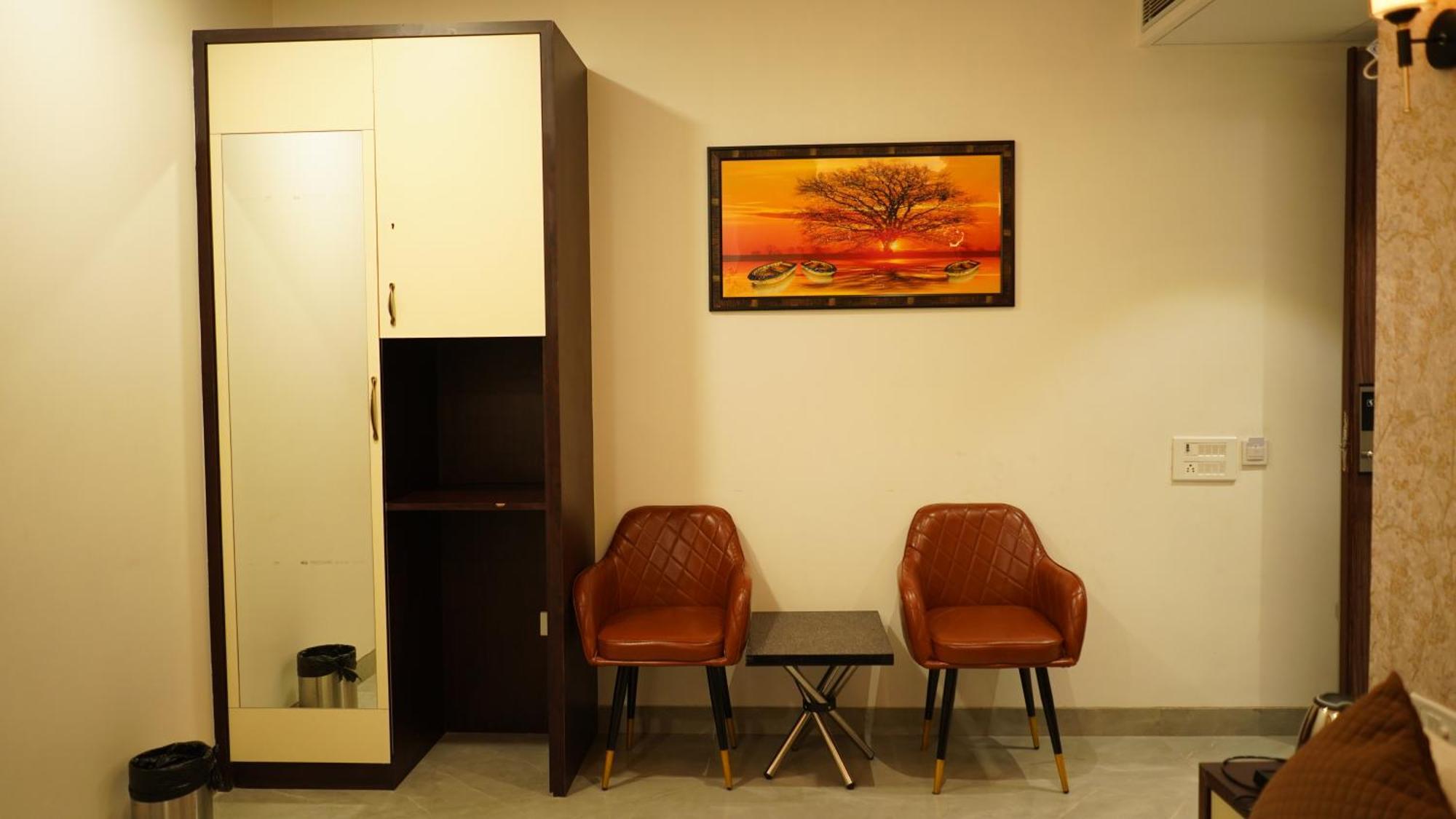 Alīgarh Hotel Silver Pearl מראה חיצוני תמונה